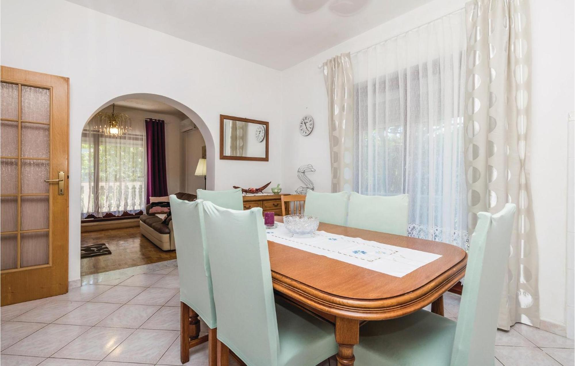 Appartement 2 Bedroom Awesome In Matulji
